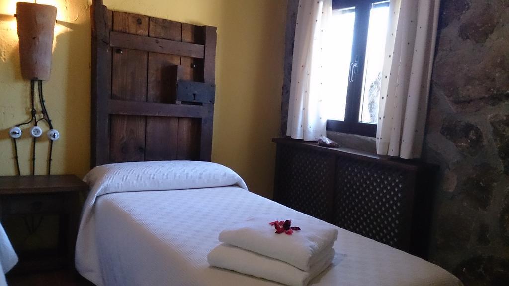 Valdolazaro Pension Los Navalucillos Buitenkant foto